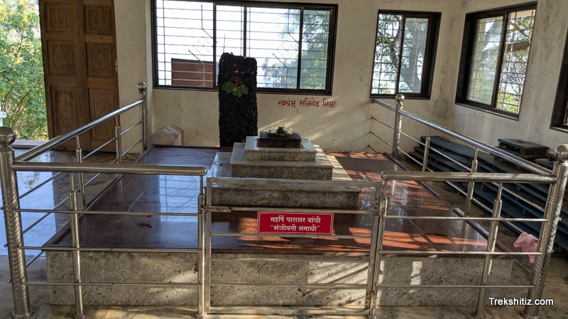 Parashar Rushi Samadhi Giriling Mandir,Juna Panhala